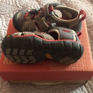 Keen toddler sandals size 8